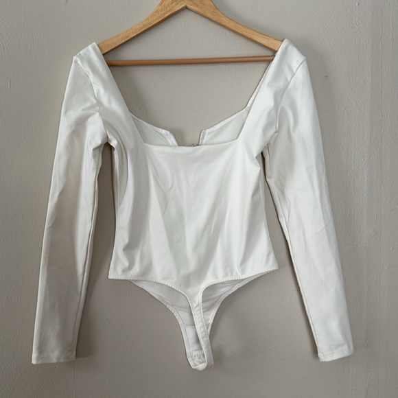 NWOT white Free People V notch bodysuit small - Picture 4 of 5